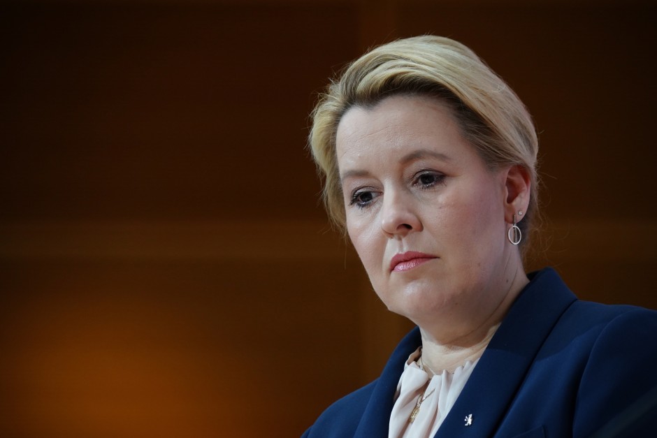 Giffey hat sich entsetzt über den Drohbrief an ihre grüne Senatskollegin Jarasch geäußert Giffey hat sich entsetzt über den Drohbrief an ihre grüne Senatskollegin Jarasch geäußert