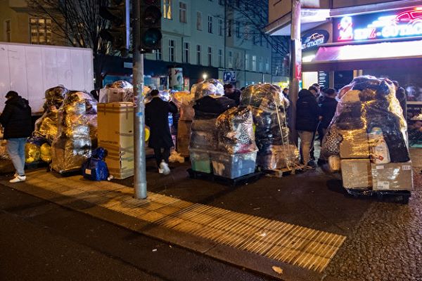 Hilfsgüter für die Türkei - 450 Europaletten voller Sachspenden Hilfsgüter für die Türkei - 450 Europaletten voller Sachspenden