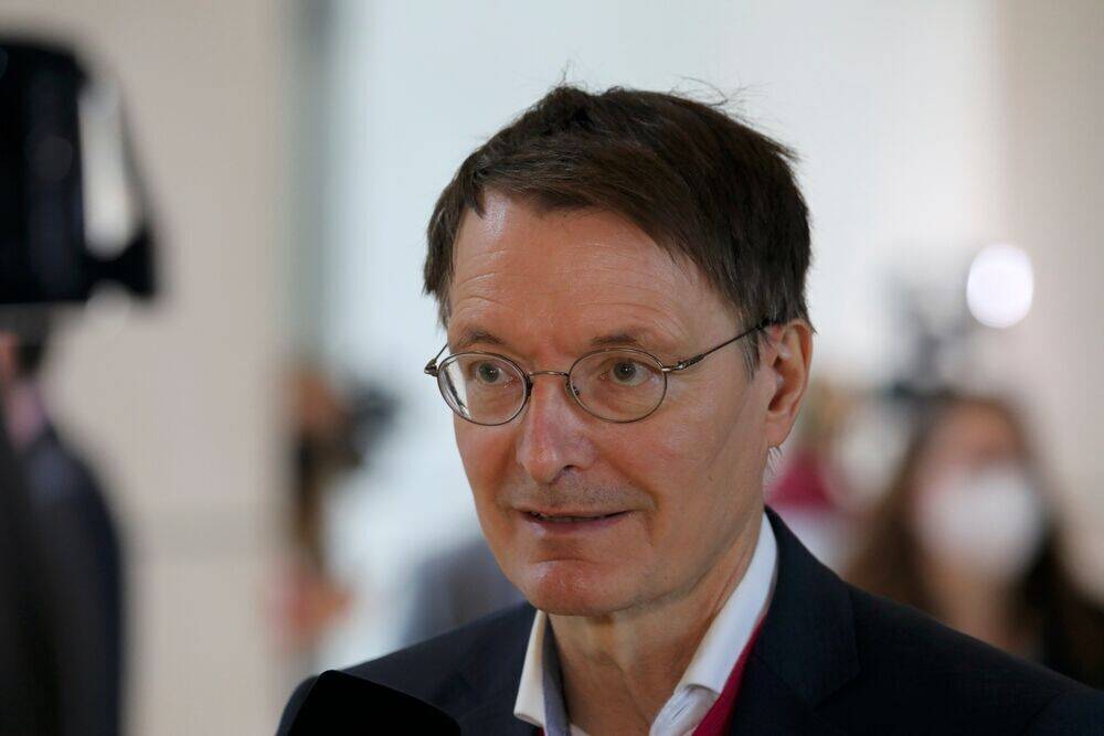 Karl Lauterbach hat die Pläne für eine Pflegereform verteidigt Karl Lauterbach hat die Pläne für eine Pflegereform verteidigt