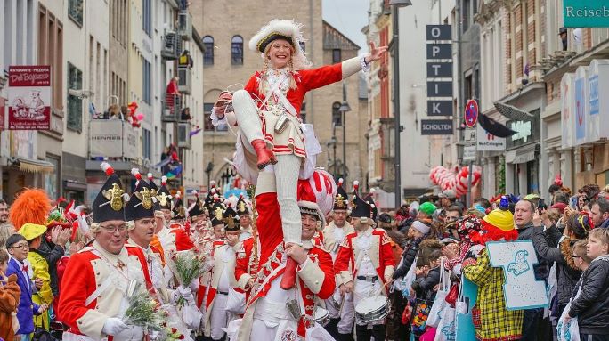 Hunderttausenden Zuschauer werden bei den Rosenmontagszügen erwartet Hunderttausenden Zuschauer werden bei den Rosenmontagszügen erwartet