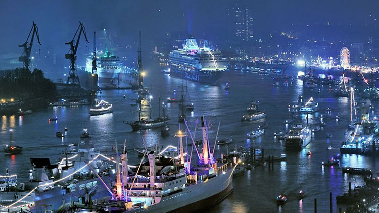 Hafengeburtstag Hamburg: Paraden mit 250 Booten Hafengeburtstag Hamburg: Paraden mit 250 Booten