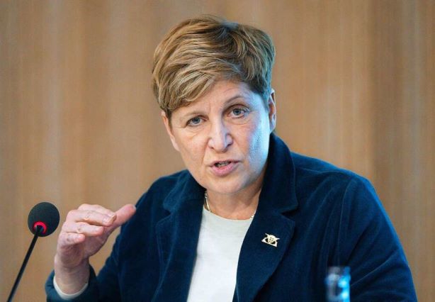Razavi sieht ein mögliches Verbot neuer Gas- und Ölheizungen ab 2024 sehr skeptisch Razavi sieht ein mögliches Verbot neuer Gas- und Ölheizungen ab 2024 sehr skeptisch
