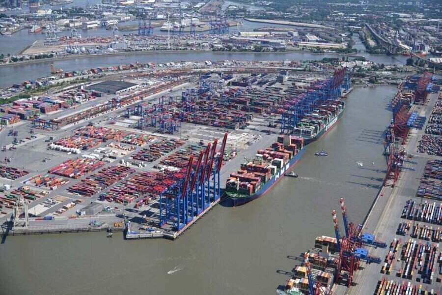 Hamburger Hafen ist wegen des angekündigten Warnstreiks für große Schiffe gesperrt worden Hamburger Hafen ist wegen des angekündigten Warnstreiks für große Schiffe gesperrt worden