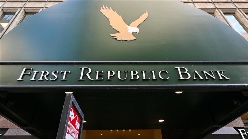 US-Aufsichtsbehörden bemühen sich einen Retter für die First Republic Bank zu finden