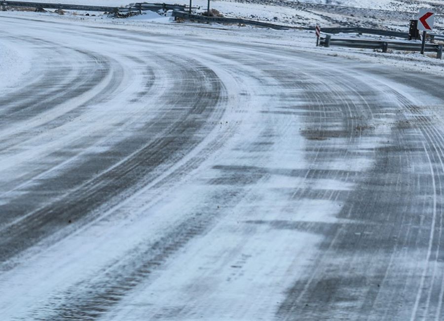 ADAC: Erhöhte Vorsicht bei Glätte, Sonne und Regen im April