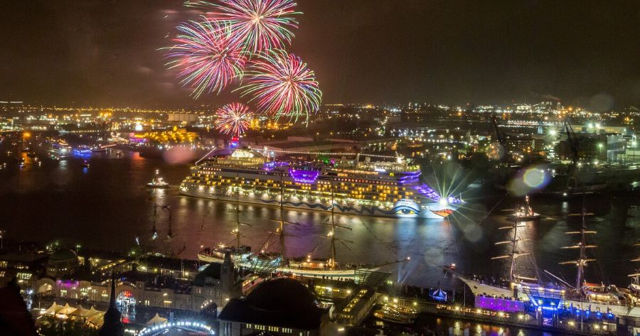 Hafengeburtstag Hamburg - Bühne frei für das Ballett der Schlepper und Tänzer Hafengeburtstag Hamburg - Bühne frei für das Ballett der Schlepper und Tänzer