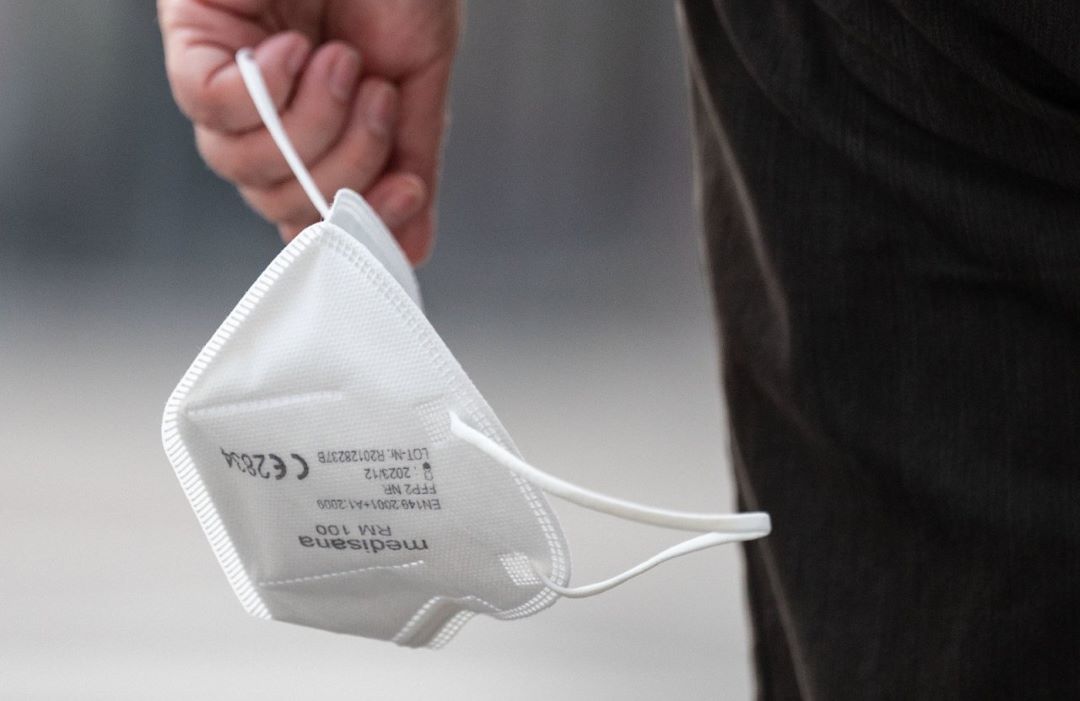 In Praxen und Kliniken kann es auch nach dem Ende der Corona-Vorgaben weiter Maskenregeln geben