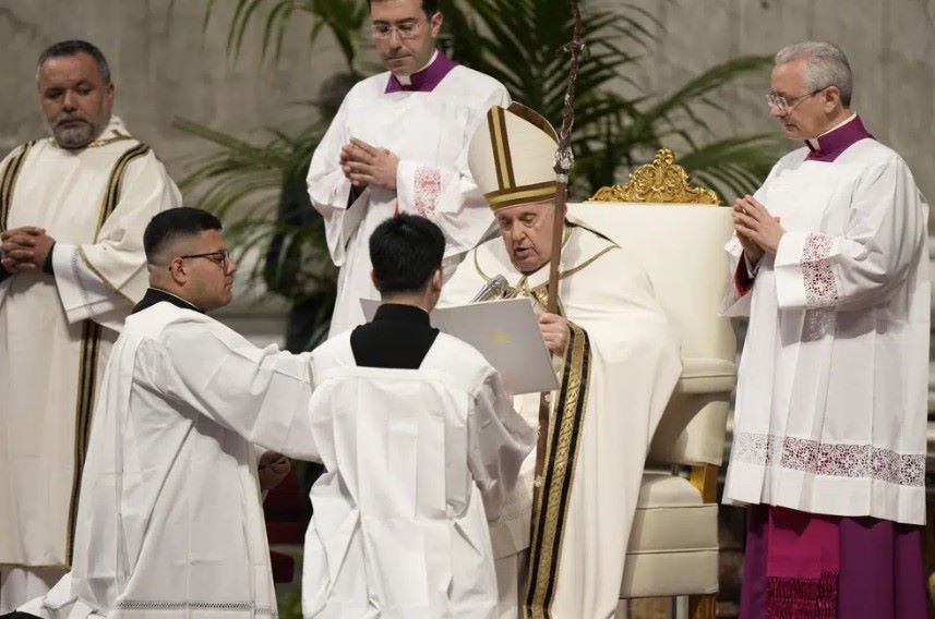 Papst Franziskus leitete heute die erste große Messe im Petersdom