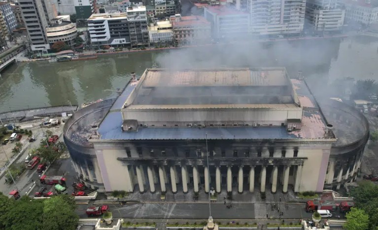 Feuer im Hauptpostamt der philippinischen Hauptstadt wurde ein fast 100 Jahre altes neoklassizistisches Wahrzeichen zerstört