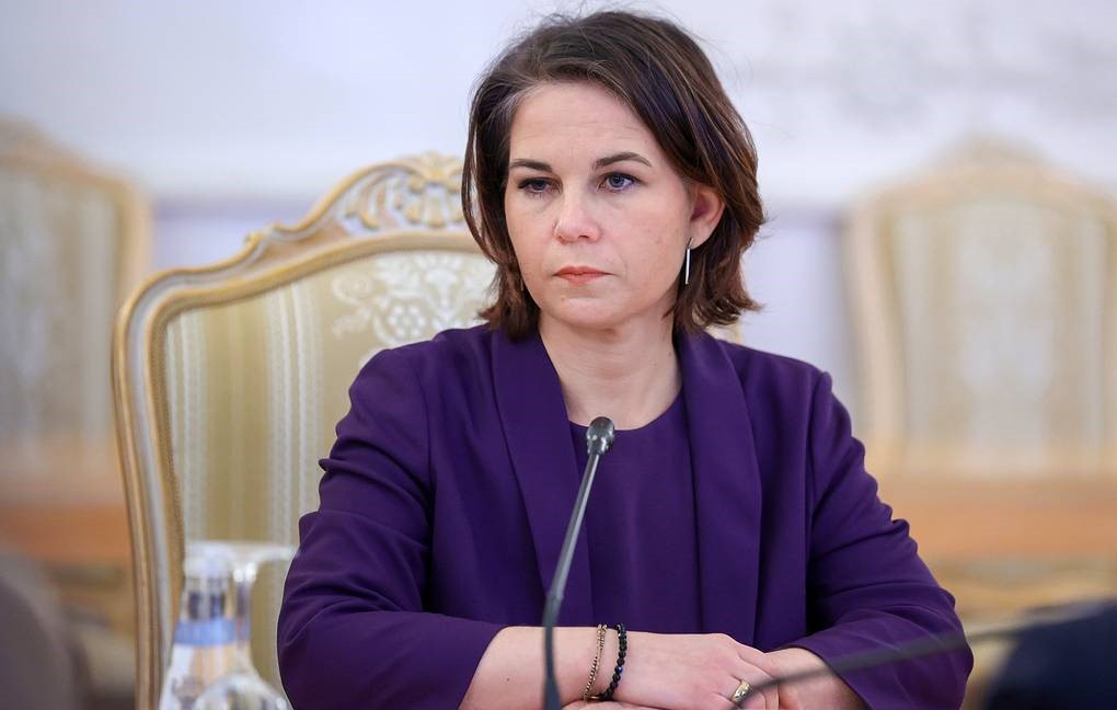 Baerbock will dem russischen Angriffskrieg in der Ukraine eine "Wiederaufbau-Offensive" entgegensetzen Baerbock will dem russischen Angriffskrieg in der Ukraine eine "Wiederaufbau-Offensive" entgegensetzen