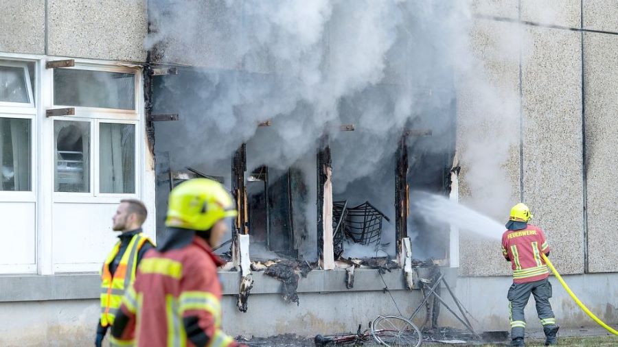 Brand in einer Flüchtlingsunterkunft in Ostdeutschland Brand in einer Flüchtlingsunterkunft in Ostdeutschland
