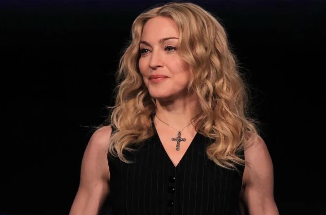 Madonna verschiebt bevorstehende Celebration-Tour wegen "schwerer bakterieller Infektion" Madonna verschiebt bevorstehende Celebration-Tour wegen "schwerer bakterieller Infektion"