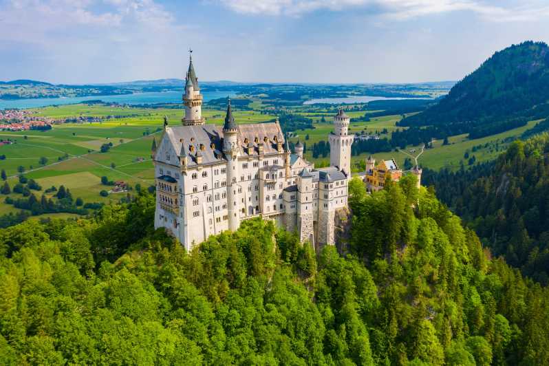 Mann greift zwei Frauen in der Nähe von Schloss Neuschwanstein an Mann greift zwei Frauen in der Nähe von Schloss Neuschwanstein an