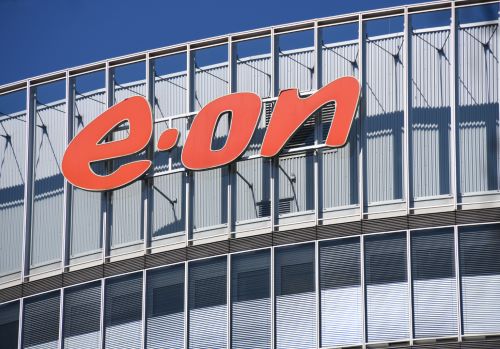 Deutschlands größter Energieversorger Eon hat weitere Preissenkungen für Strom und Gas angekündigt