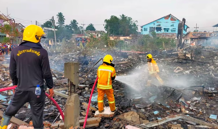 Explosion in einem Lagerhaus mit Feuerwerkskörpern hat in Thailand mindestens zwölf Menschen getötet