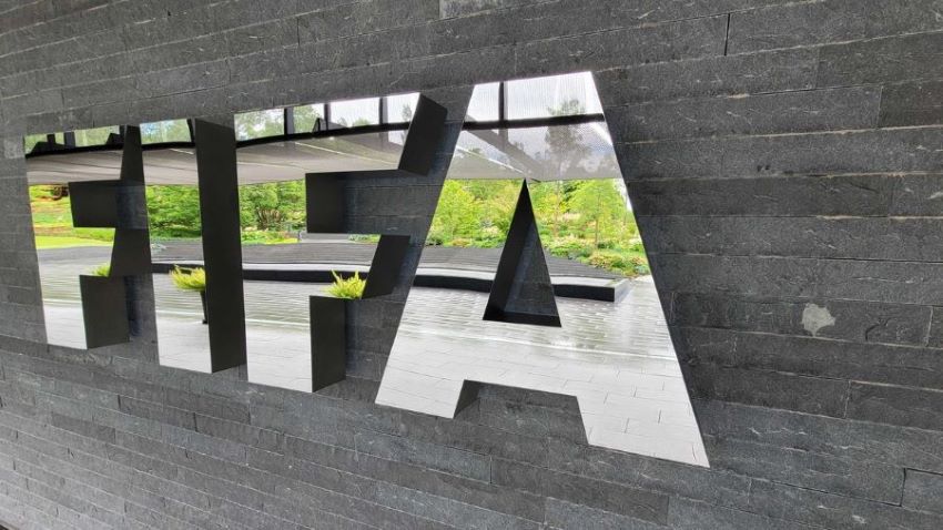 Die FIFA suspendiert den Präsidenten des spanischen Fußballverbands Luis Rubiales für 90 Tage