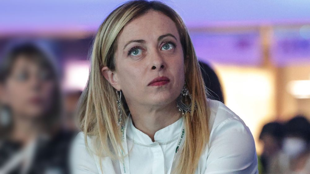 Giorgia Meloni verklagt Placebo-Sängerin weil sie sie als "faschistische Rassistin" bezeichnet hat