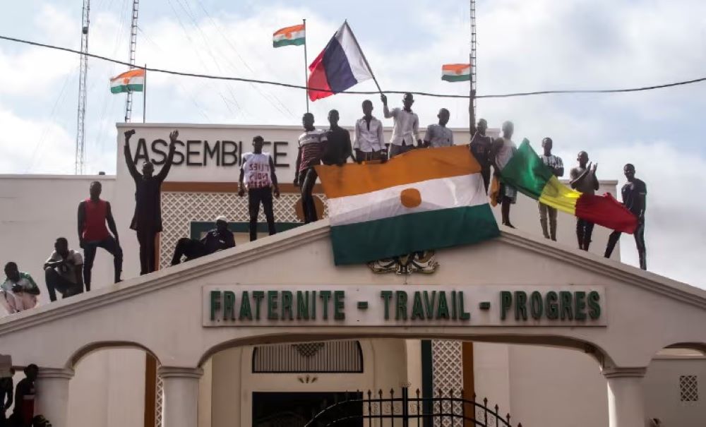 Ecowas hat ihre Drohkulisse gegen die neue Junta im Niger weiter verschärft