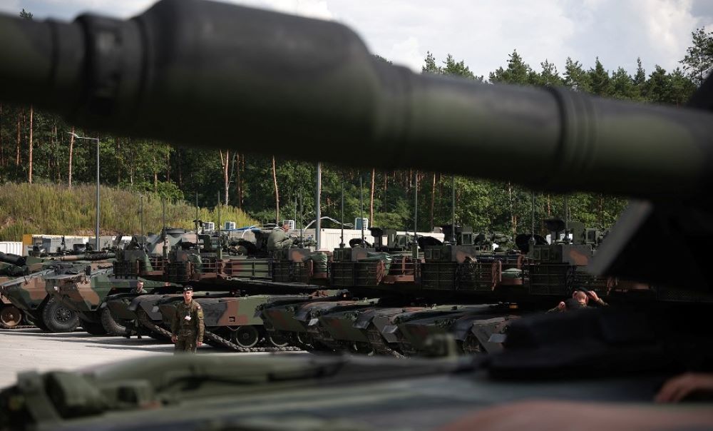 Während im Nachbarland Ukraine der Krieg tobt demonstriert Polen in einer Parade seine militärische Stärke