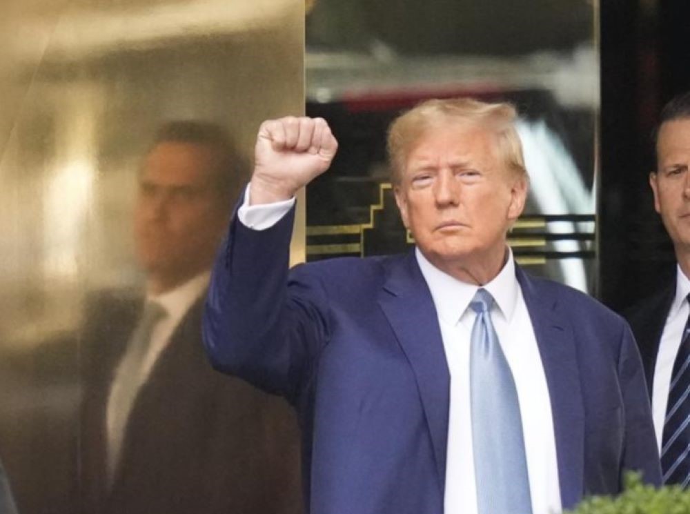 Trump will sich im Gefängnis von Georgia ergeben weil ihm vorgeworfen wird die Wahl 2020 kippen wollen