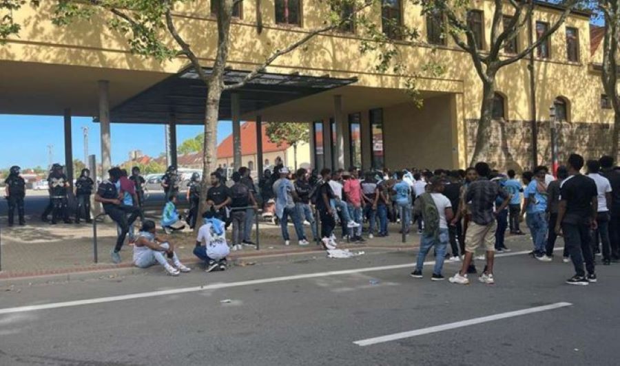 Bei einer eritreischen Veranstaltung in Stuttgart werden Dutzende verletzt Bei einer eritreischen Veranstaltung in Stuttgart werden Dutzende verletzt