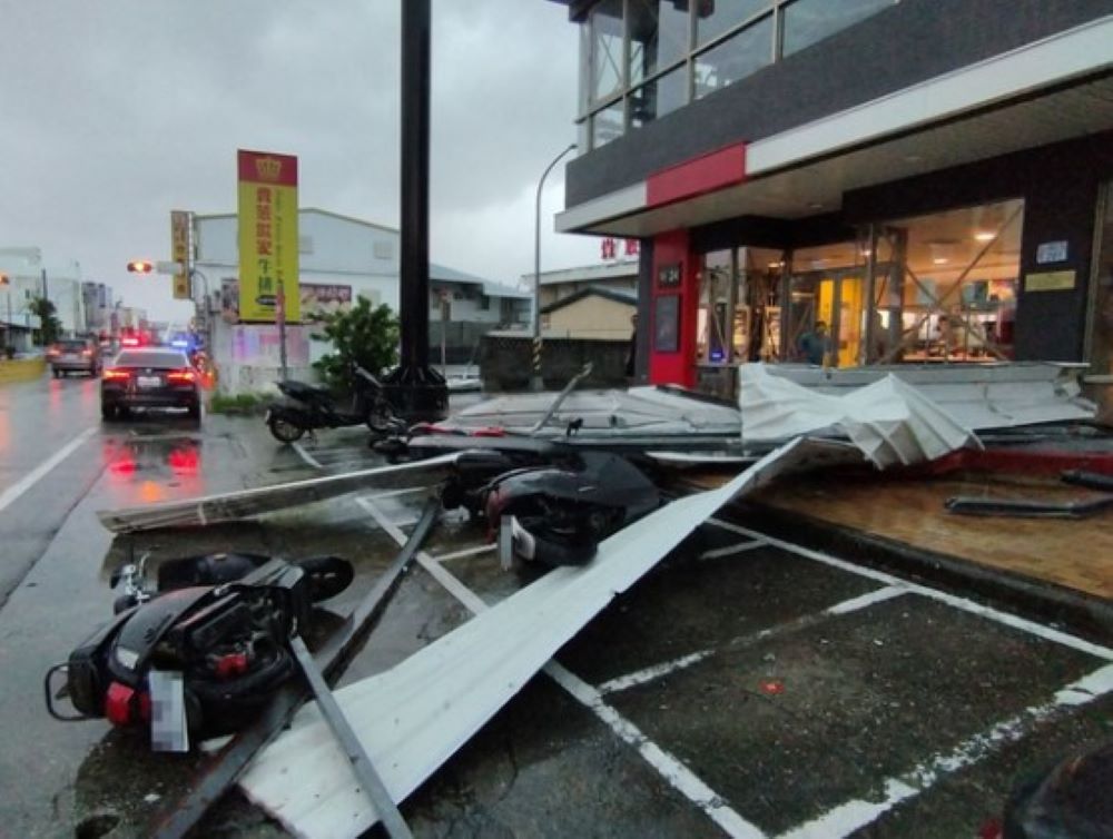 Taifun Haikui: Dutzende Verletzte nach Sturm über Taiwan hinweggefegt ist