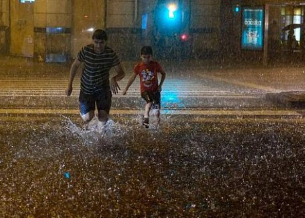 Madrid bereitet sich auf starken Regen vor streicht Züge und Fußballspiel