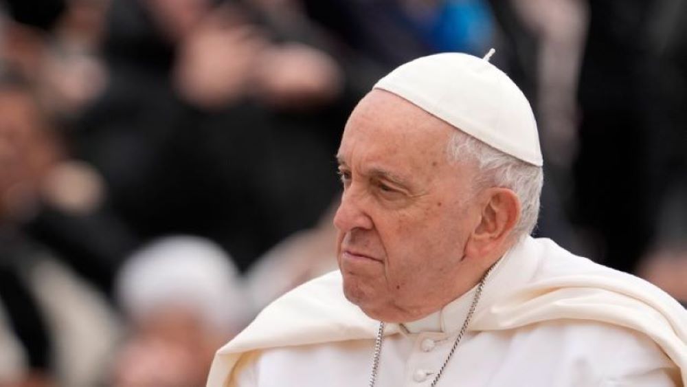 Papst Franziskus schlägt vor dass homosexuelle Paare im Vatikan gesegnet werden könnten