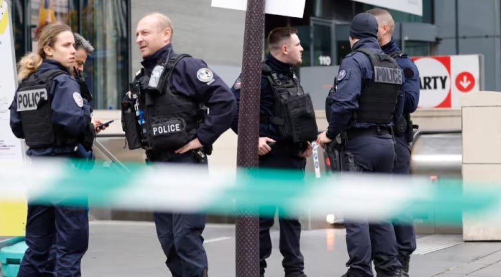 Polizei eröffnet Feuer nach mutmaßlicher Drohung einer Frau im Pariser Zug