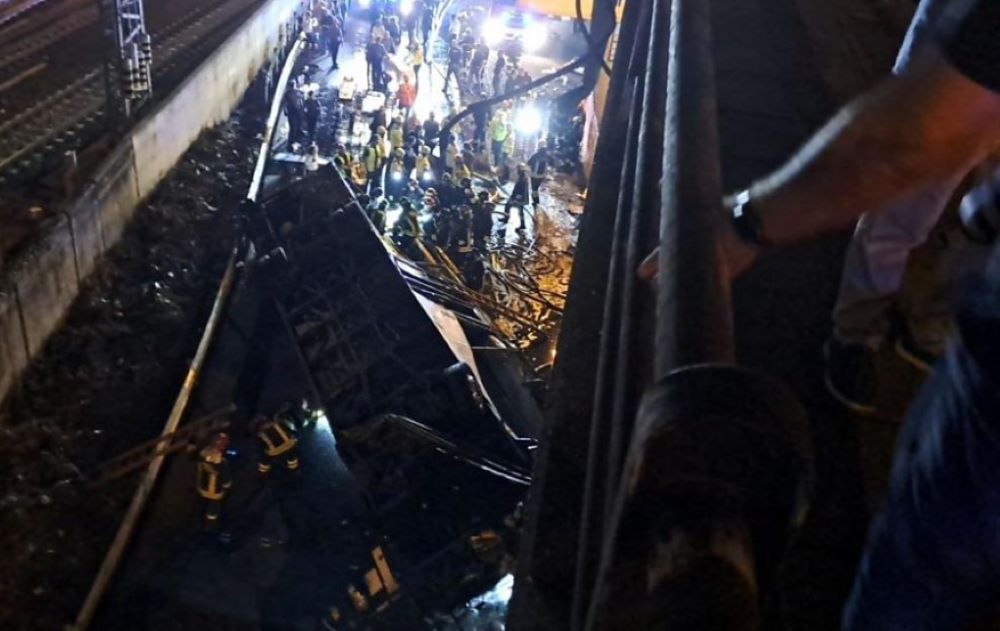 Ein Bus stürzte 15 Meter von einer Hochstraße in Venedig ab