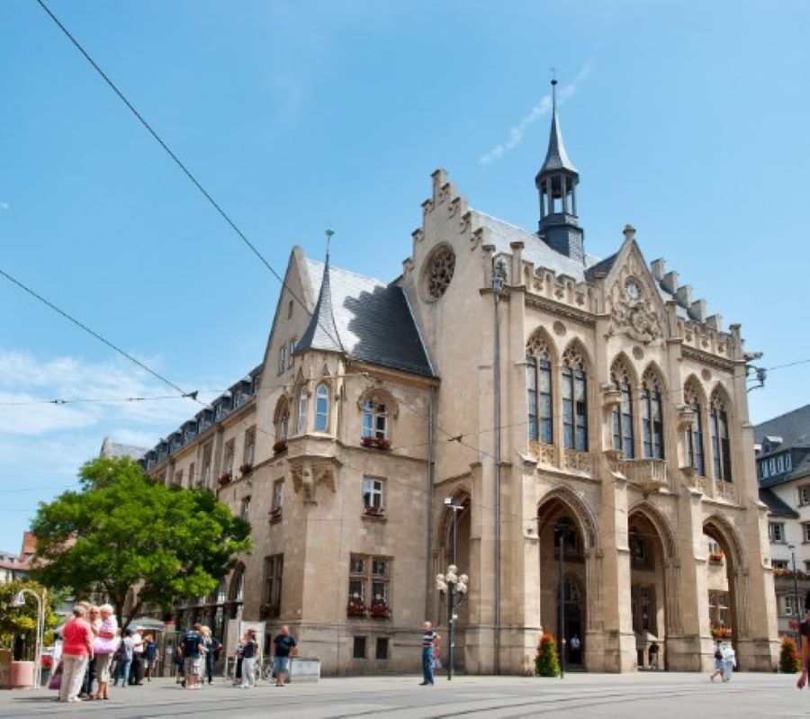 Erfurter Rathaus und vier Schulen in Baden Württemberg wegen Bombendrohung geräumt