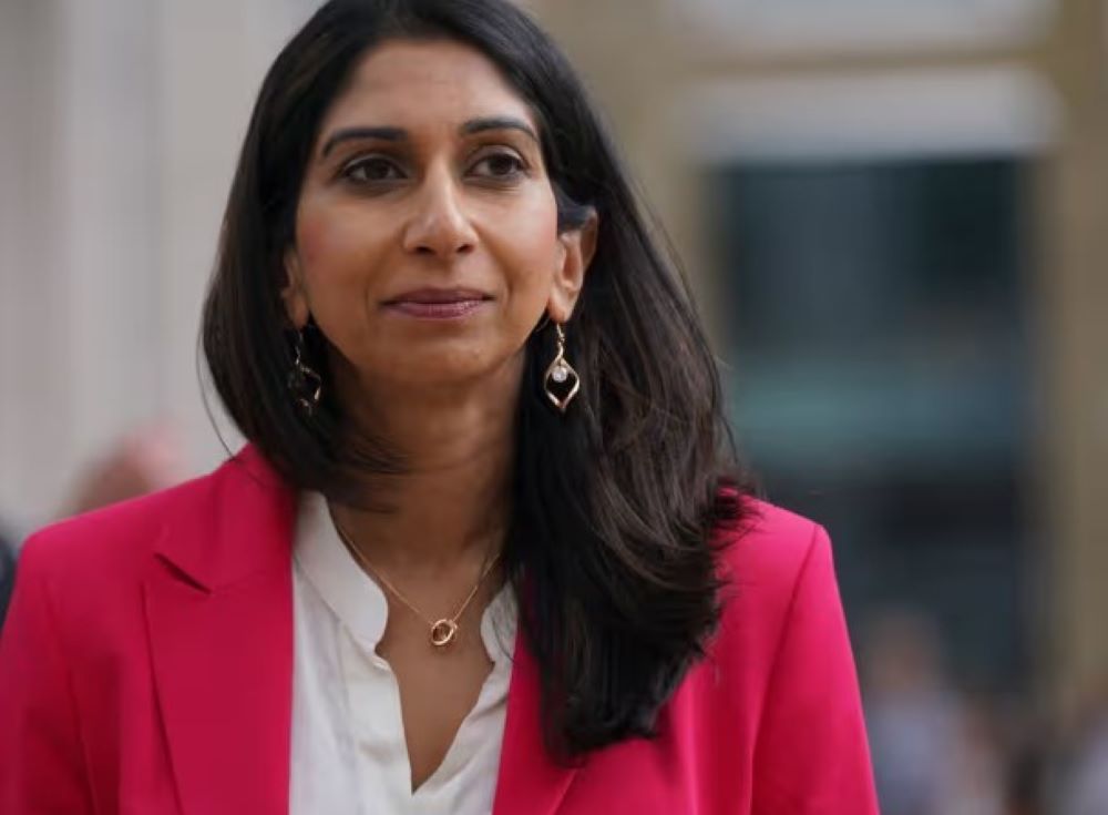 Auf einen Schlag hat Suella Braverman jeden einzelnen Migranten im Vereinigten Königreich gedemütigt Auf einen Schlag hat Suella Braverman jeden einzelnen Migranten im Vereinigten Königreich gedemütigt