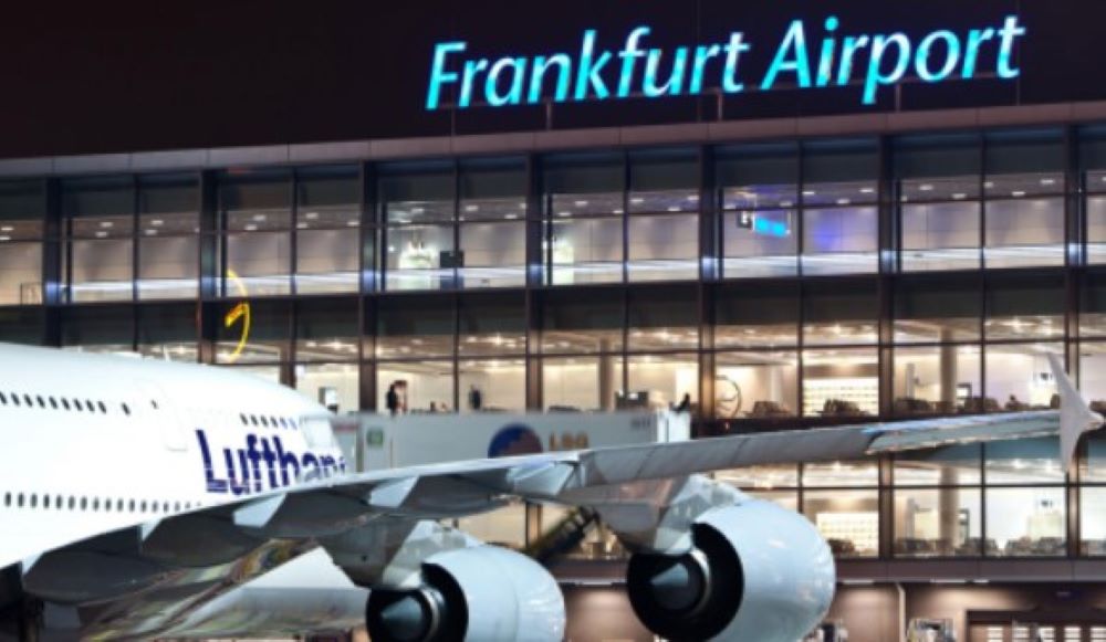 /Wintereinbruch am Flughafen Frankfurt: Ausfälle auch am Dienstag