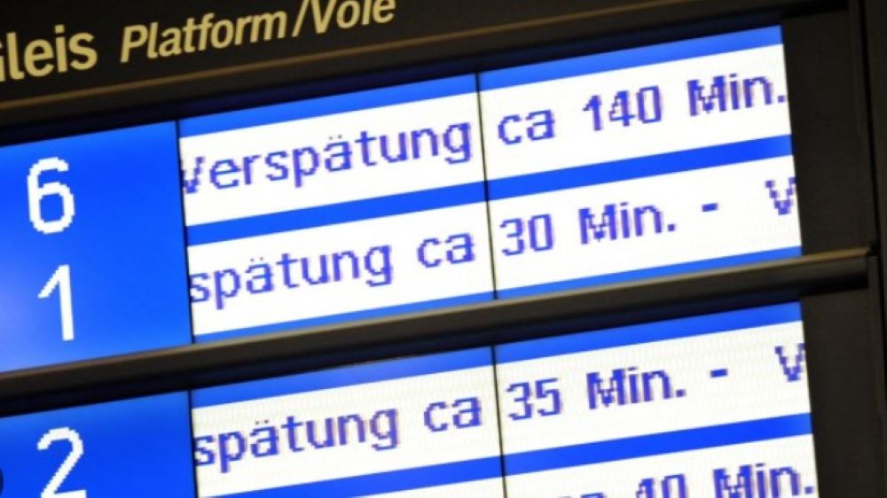 Fast jeder dritte Fahrgast im Fernverkehr der Deutschen Bahn war im laufenden Jahr von Verspätungen betroffen