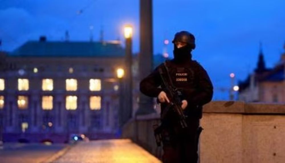 Schüsse in Prag: Alle Toten identifiziert – Polizeichef weist Kritik zurück