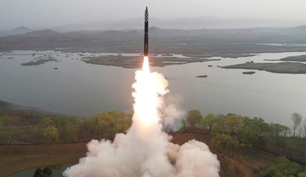 Südkorea: Nordkorea testet zweite Rakete innerhalb weniger Stunden Südkorea: Nordkorea testet zweite Rakete innerhalb weniger Stunden