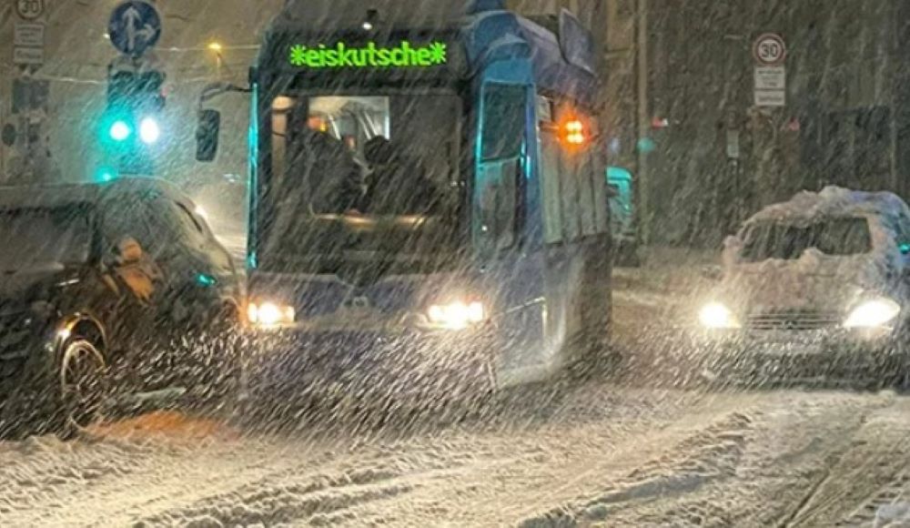 Stillstand wegen Schneechaos – Flugverkehr am Münchner Flughafen bis Sonntagmorgen eingestellt Stillstand wegen Schneechaos – Flugverkehr am Münchner Flughafen bis Sonntagmorgen eingestellt