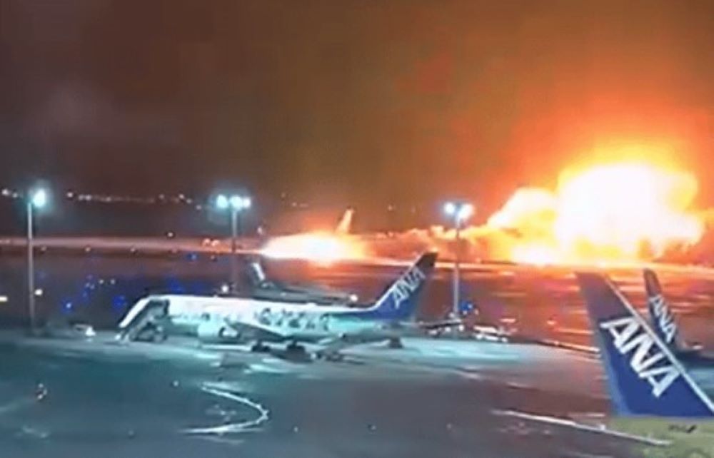 Nach Flugzeugkollision in Japan: Behörden nehmen Untersuchung auf