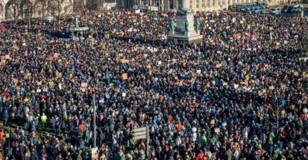 Serie von Demonstrationen gegen Rechtsextremismus geht weiter Serie von Demonstrationen gegen Rechtsextremismus geht weiter