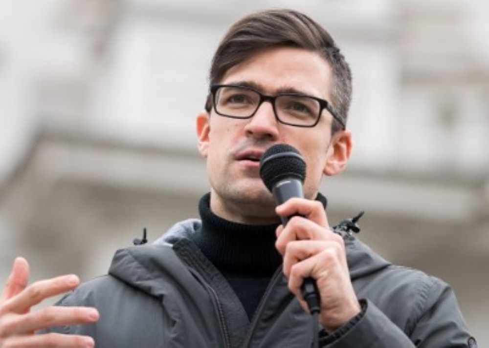 Einreiseverbot gegen den österreichischen Rechts-extremisten Martin Sellner verhängt Einreiseverbot gegen den österreichischen Rechts-extremisten Martin Sellner verhängt