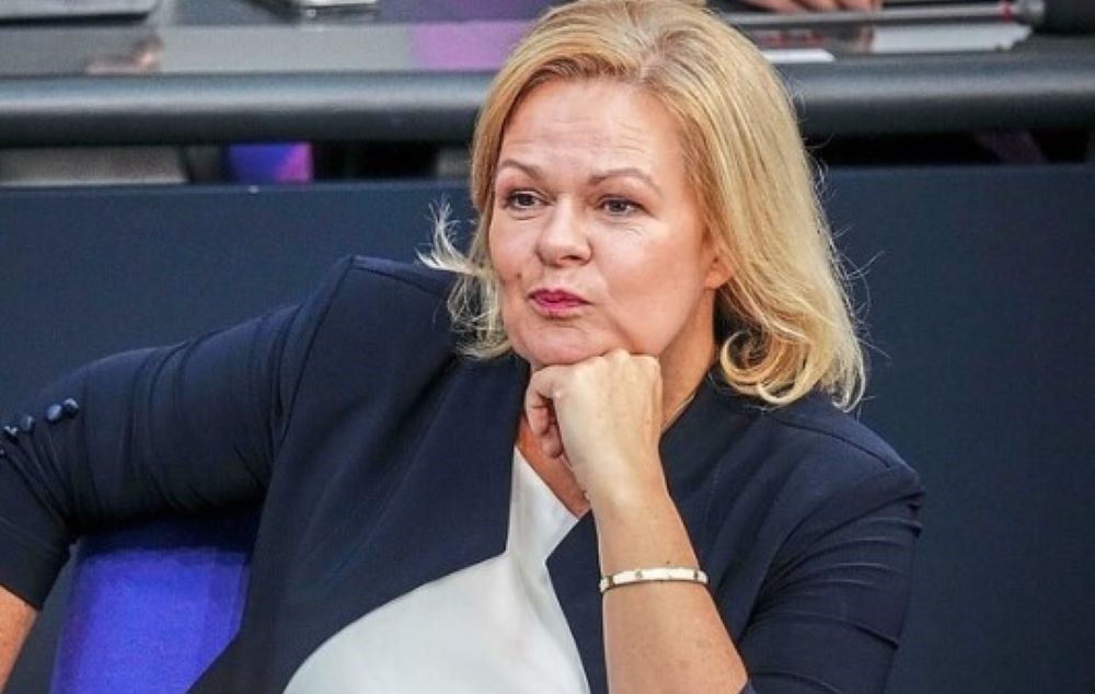 Nancy Faeser hat eine Initiative angekündigt um Frauen besser vor Gewalt zu schützen