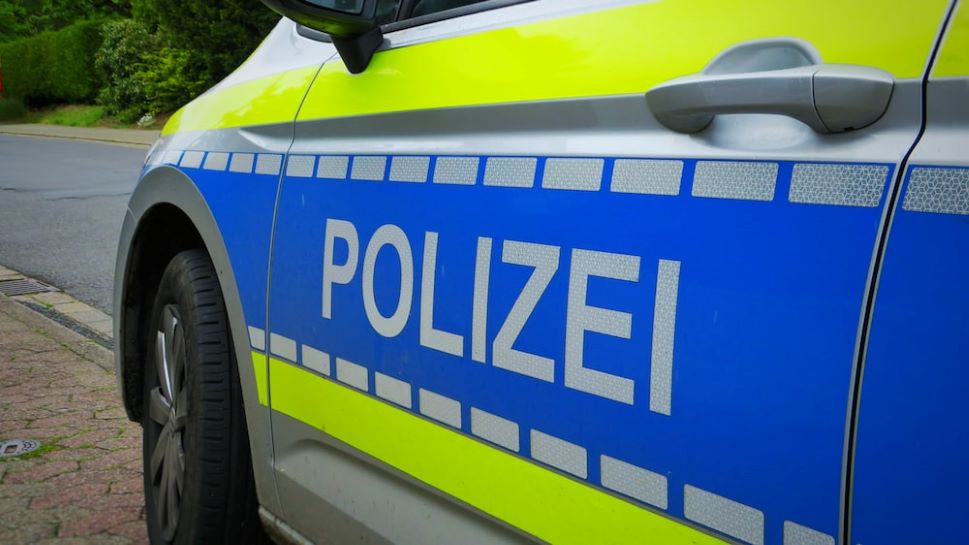Busunglück auf der Autobahn 44 in Nordrhein-Westfalen - Mehr als 20 Menschen verletzt Busunglück auf der Autobahn 44 in Nordrhein-Westfalen - Mehr als 20 Menschen verletzt