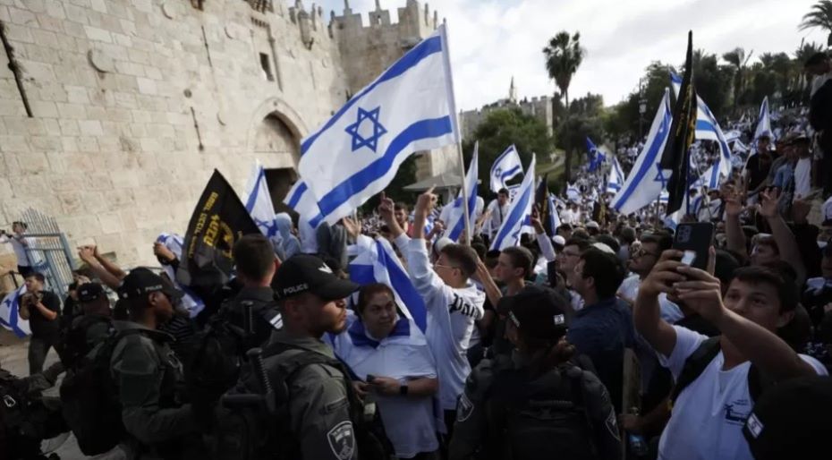 Tausende israelische Demonstranten fordern die Absetzung Netanjahus