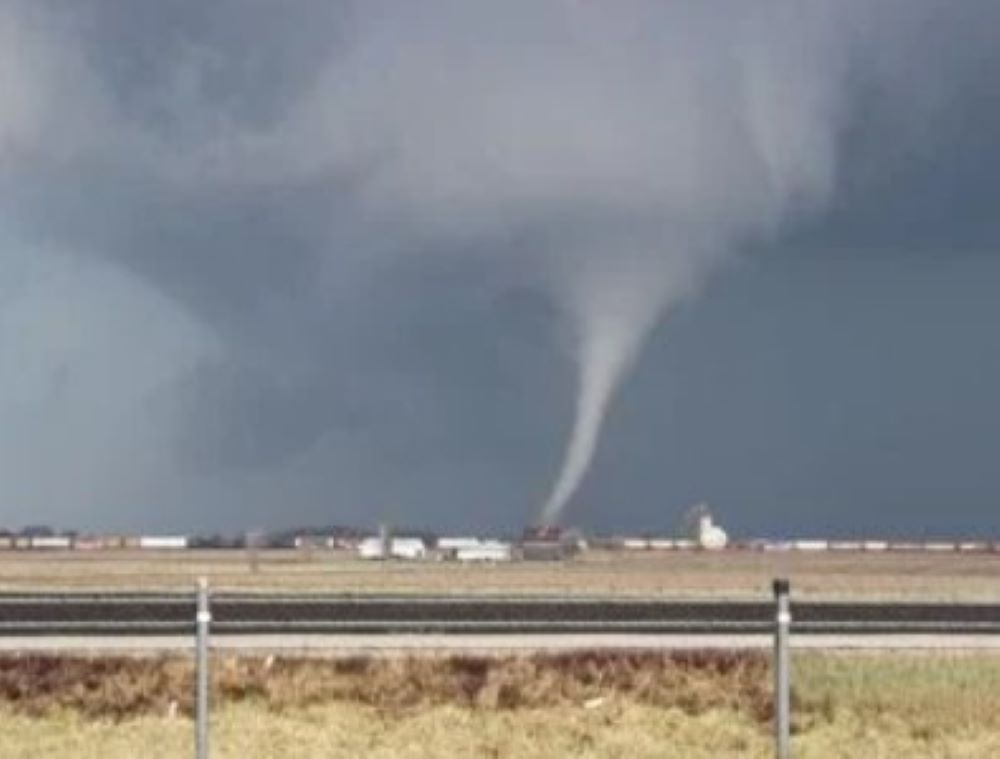 Tornados und schwere Unwetter in den USA hinterlassen Schneise der Verwüstung Tornados und schwere Unwetter in den USA hinterlassen Schneise der Verwüstung