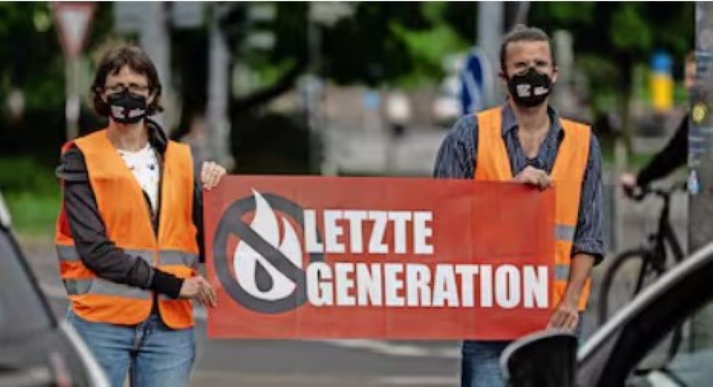 Bundeskanzleramt beschmiert: Klimaschützer fordern klare Worte von Scholz