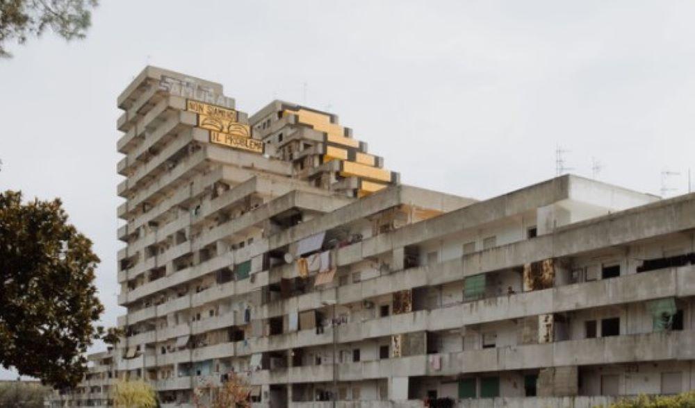 Drama in Scampia: Riesiger Balkon-Einsturz reißt zwei Menschen in den Tod